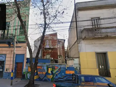 Casa de inquilinato, conformada por 5 unidades.