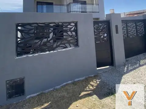 Casa en Venta - 4 Dormitorios 3 Baños - 358mts - Miramar