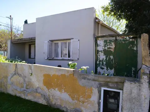 Casa 4 ambientes con 1 baño
