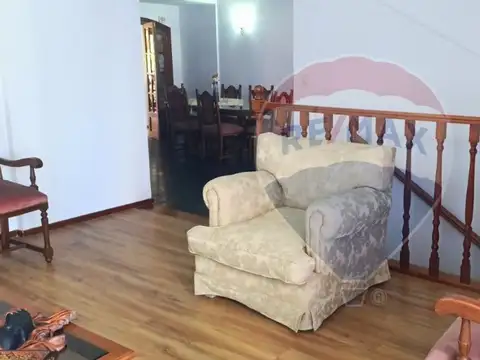 Casa en Venta con 3 cocheras