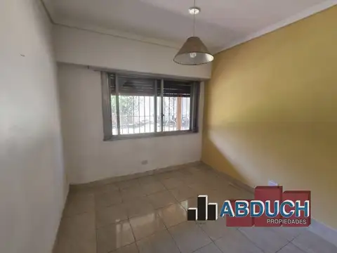Casa en Alquiler con 2 cocheras