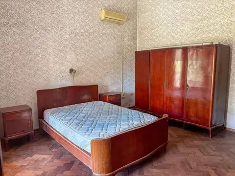 Casa 8 ambientes con 2 baños