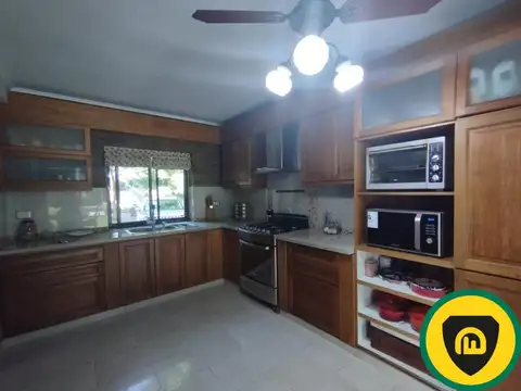 Casa en Venta con 4 cocheras