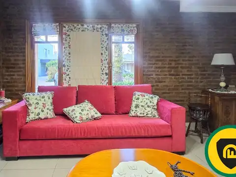 Casa 5 ambientes con 2 baños