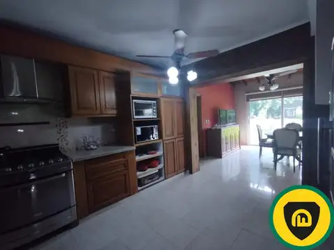 Casa 5 ambientes con 2 baños
