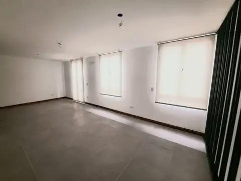 VENTA Dúplex apto profesional, con patio y terraza