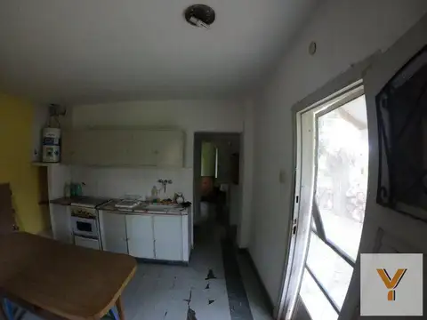 Casa en venta - 1 Dormitorio 1 Baño - Cochera - 690Mts2 - Glew, Almirante Brown