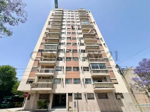 Depto 3 ambientes luminoso c/ balcón en Torre