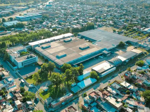 ALQUILER PREMIUM: Excelente Nave Industrial con Oficinas en Parque Industrial Newton – 1380 m²