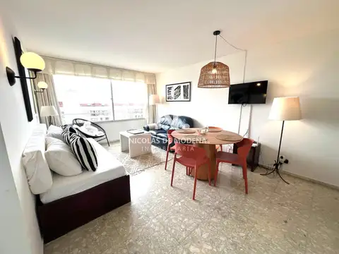 Venta. Península, 1 dormitorio y medio garaje.