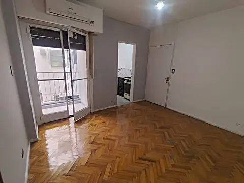 Solis 1000, Piso 1
