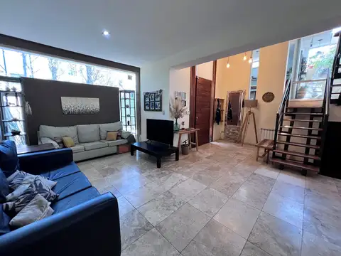 Casa 7 ambientes con 4 baños