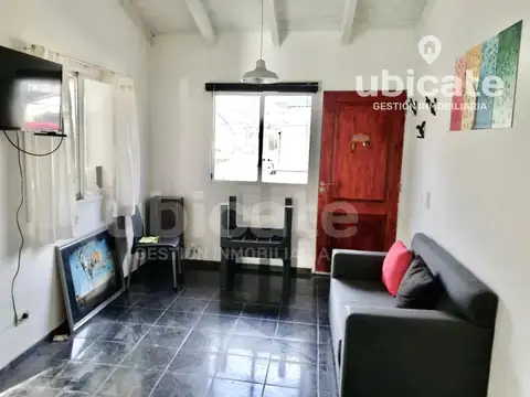 Casa 8 ambientes con 2 baños