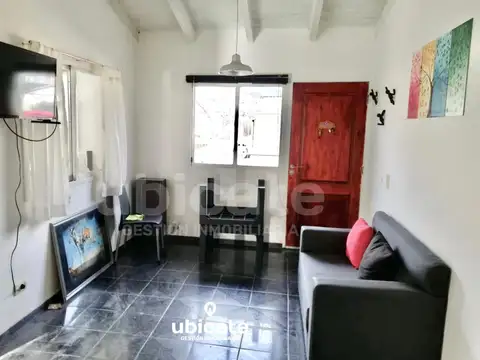Casa 8 ambientes con 2 baños
