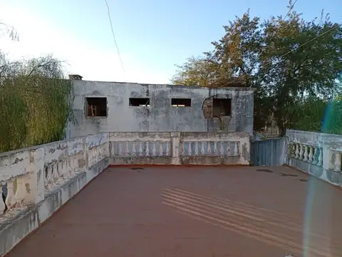Casa 6 ambientes con 2 baños
