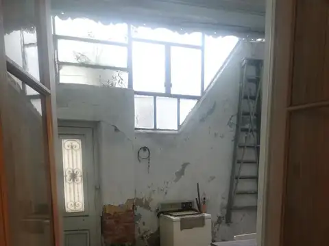 Depto Tipo Casa en Venta en Parque Rivadavia, USD 88.000