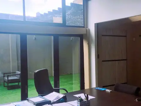 BARRIO NAON UNICO LOCAL SOBRE EMILIO CASTRO PUNTO COMERCIAL