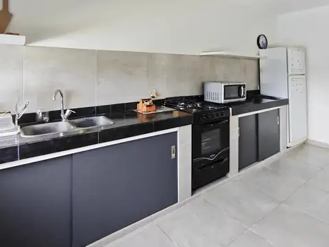 Casa 4 ambientes con 2 baños