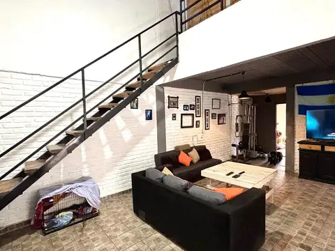 Casa 7 ambientes con 2 baños