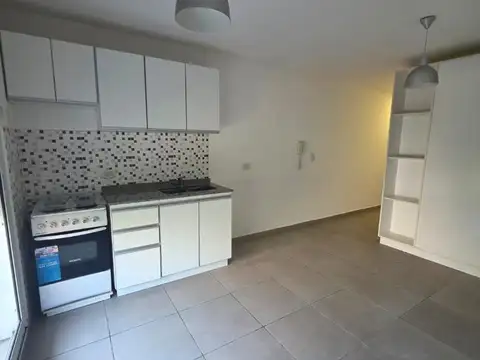 ALQUILA DEPTO UN DORMITORIO CON BALCON ZEBALLOS 500