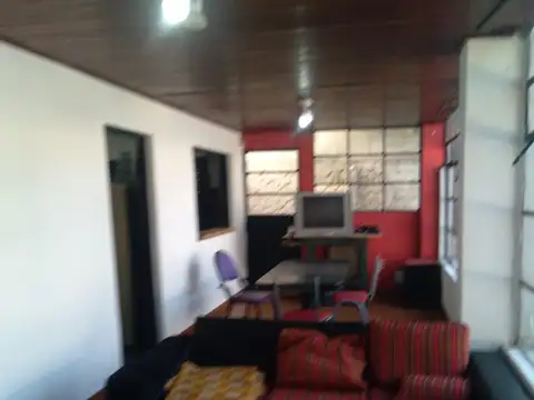 Imortante y Comoda Casa en Venta con 3 Dormitorios + Piscina + Local