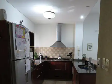 Casa 6 ambientes con 2 baños