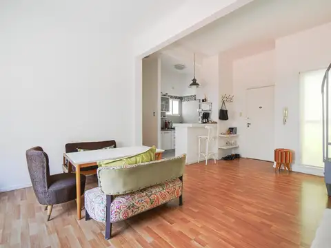 Venta de PH 3 ambientes en Colegiales refaccionado - luminoso - Terraza propia 