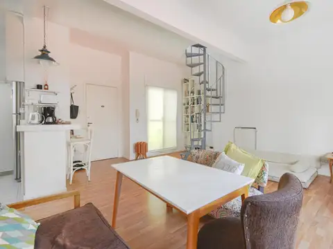 Venta de PH 3 ambientes en Colegiales refaccionado - luminoso - Terraza propia 