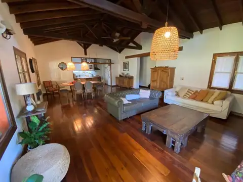 Casa en Venta en Barrio Parque Leloir, USD 370.000