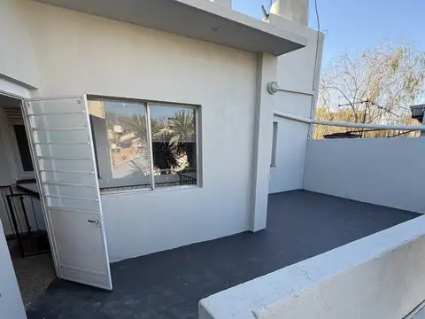 Depto Tipo Casa en Alquiler de 4 dormitorios