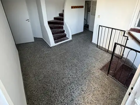 DUEÑO DIRECTO -  Excelente PH en alquiler – Amplio, luminoso y con gran terraza 