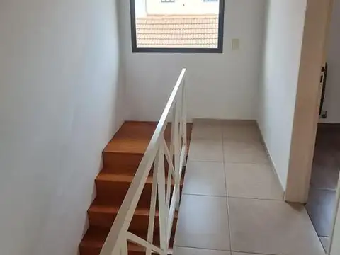 Casa en Alquiler con 1 cochera