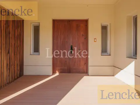 Casa 9 ambientes con 6 baños
