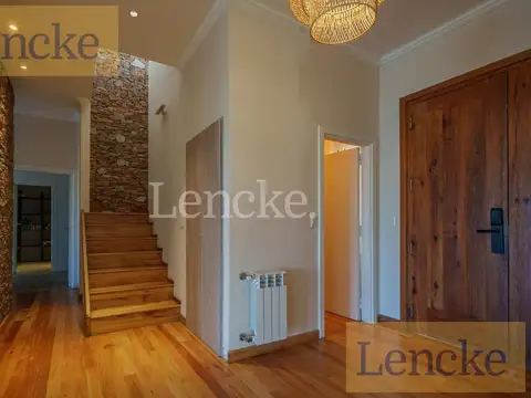 Casa 9 ambientes con 6 baños