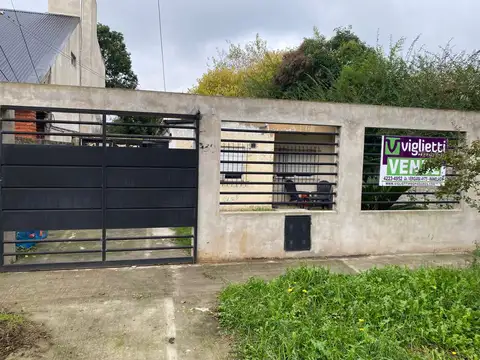 CASA A DOS AGUAS A RECICLAR EN RANELAGH U$S 80.000.-