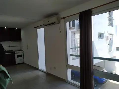 Monoambiente 1° Piso x escalera- Bajas expensas