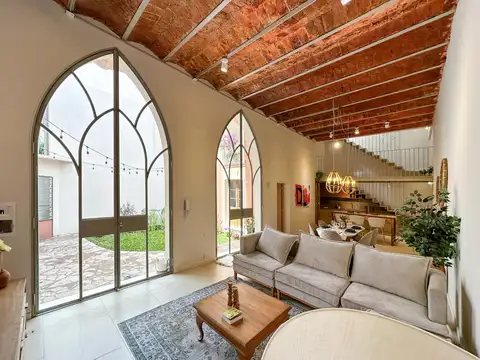 Casa de pasillo de 3 dormitorios con jardín y pileta en zona río