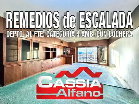 DEPARTAMENTO 4 AMBIENTES CATEGORÍA, AL FRENTE CON COCHERA Y PATIO PROPIO
