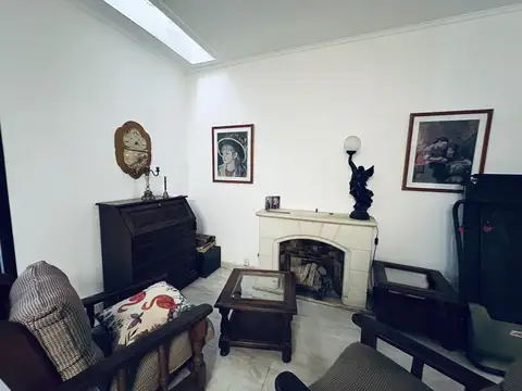 Casa 6 ambientes con 2 baños