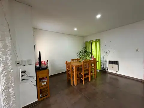 Casa 3 ambientes con 2 baños