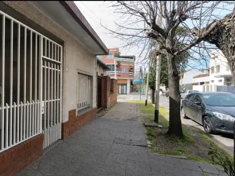 CASA EN VENTA 3 AMBIENTES MARTIN CORONADO