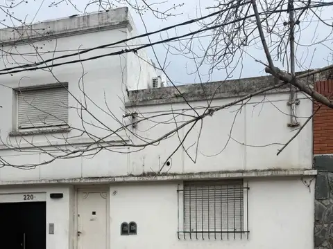 Casa en P.H Planta Baja al frente , 100 % independiente,
