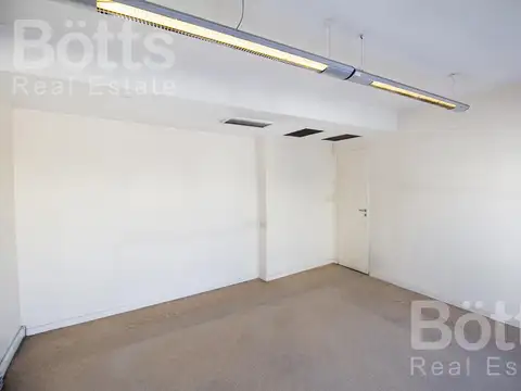 7 amb,  luminosa y espaciosa, cochera.