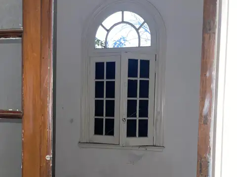Casa 6 ambientes con 1 baño