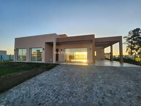 Casa en Alquiler de 3 dormitorios