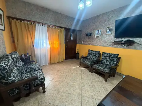 Casa 3 ambientes con 2 baños