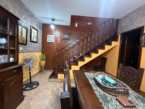 Tipo casa en venta de 3 ambientes con patio y parrilla - Wilde