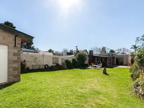 VENTA CASA 3 AMB QUINCHO FONDO BANFIELD OESTE