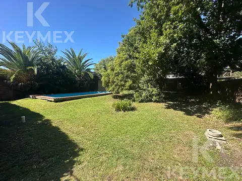 Casa con pileta y un dormitorio en venta en City Bell