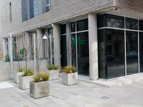 Local comercial vidriado al frente, en alquiler, - Viamonte 671